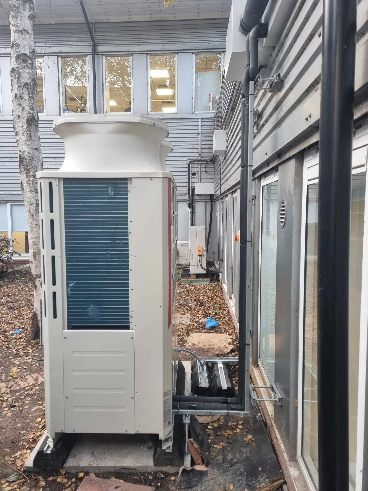 Mitsubishi VRF outdoor unit at a commercial building