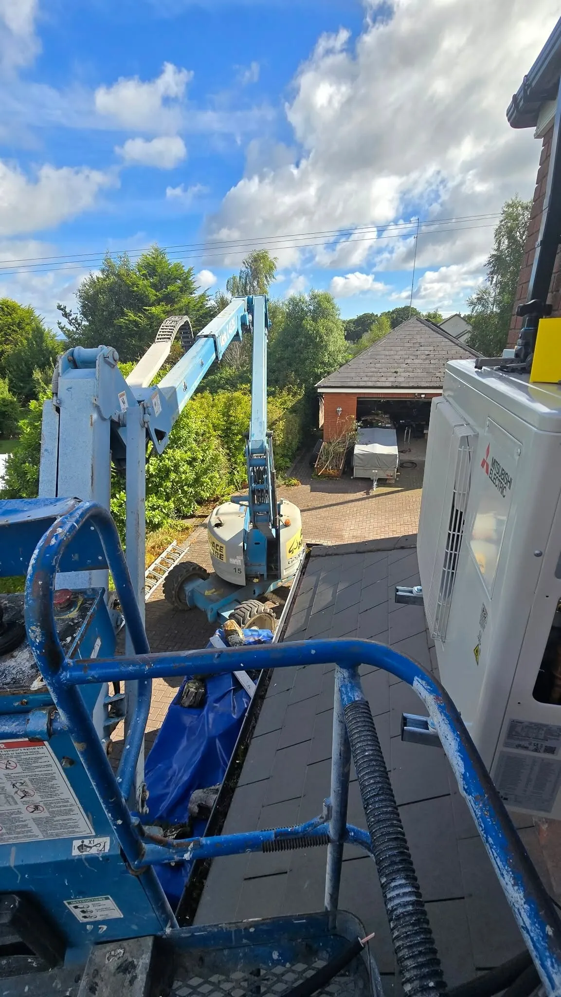 Air conditioning installation from a cherry picker